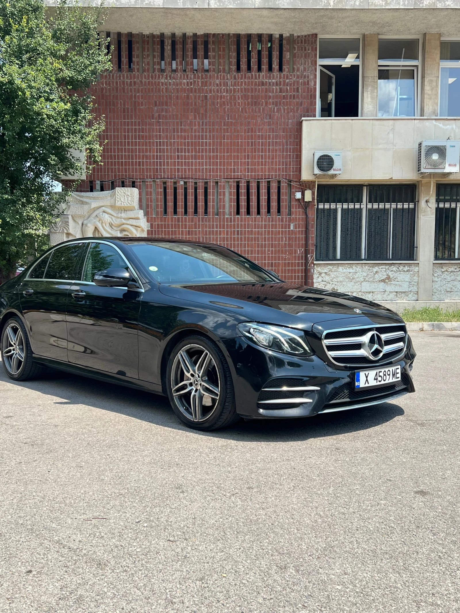 Mercedes-Benz E 220 AMG/BURMESTER/PANO/DIGITAL/9GTRONIC/HEADUP/KEYLESS - изображение 2