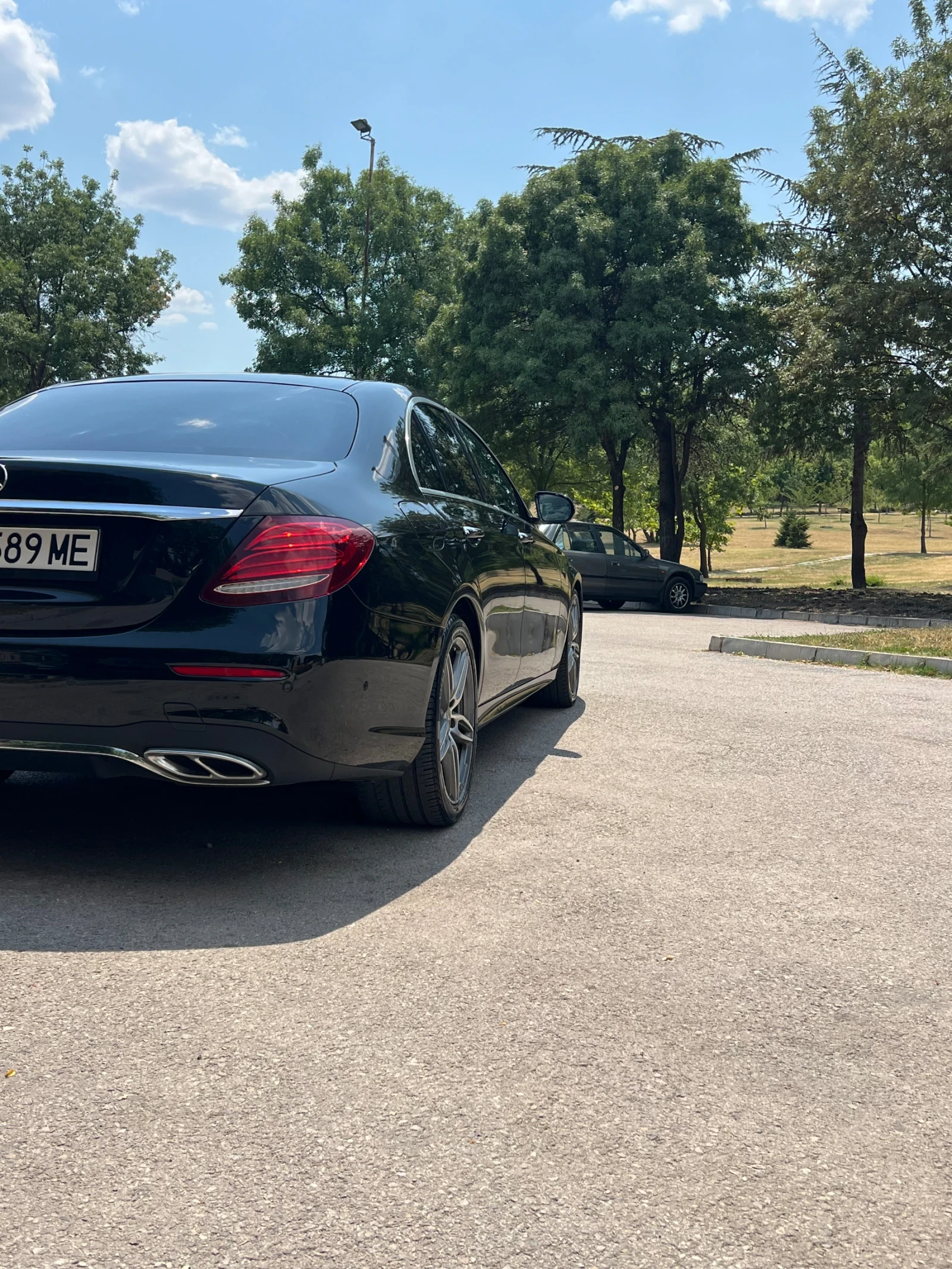 Mercedes-Benz E 220 AMG/BURMESTER/PANO/DIGITAL/9GTRONIC/HEADUP/KEYLESS - изображение 3