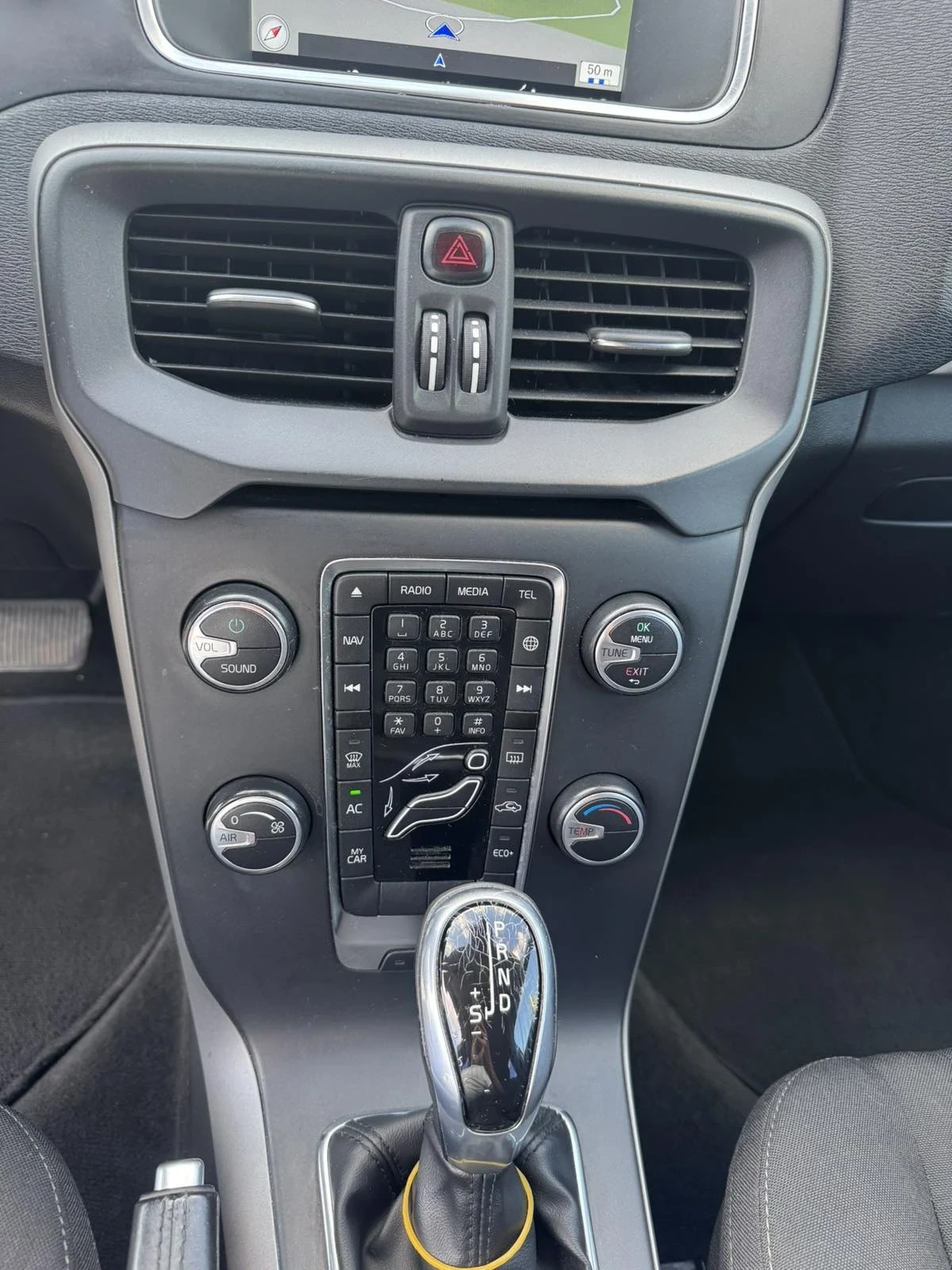 Volvo V40 Cross Country D3 2.0D, снимка 15 - Автомобили и джипове - 53786426