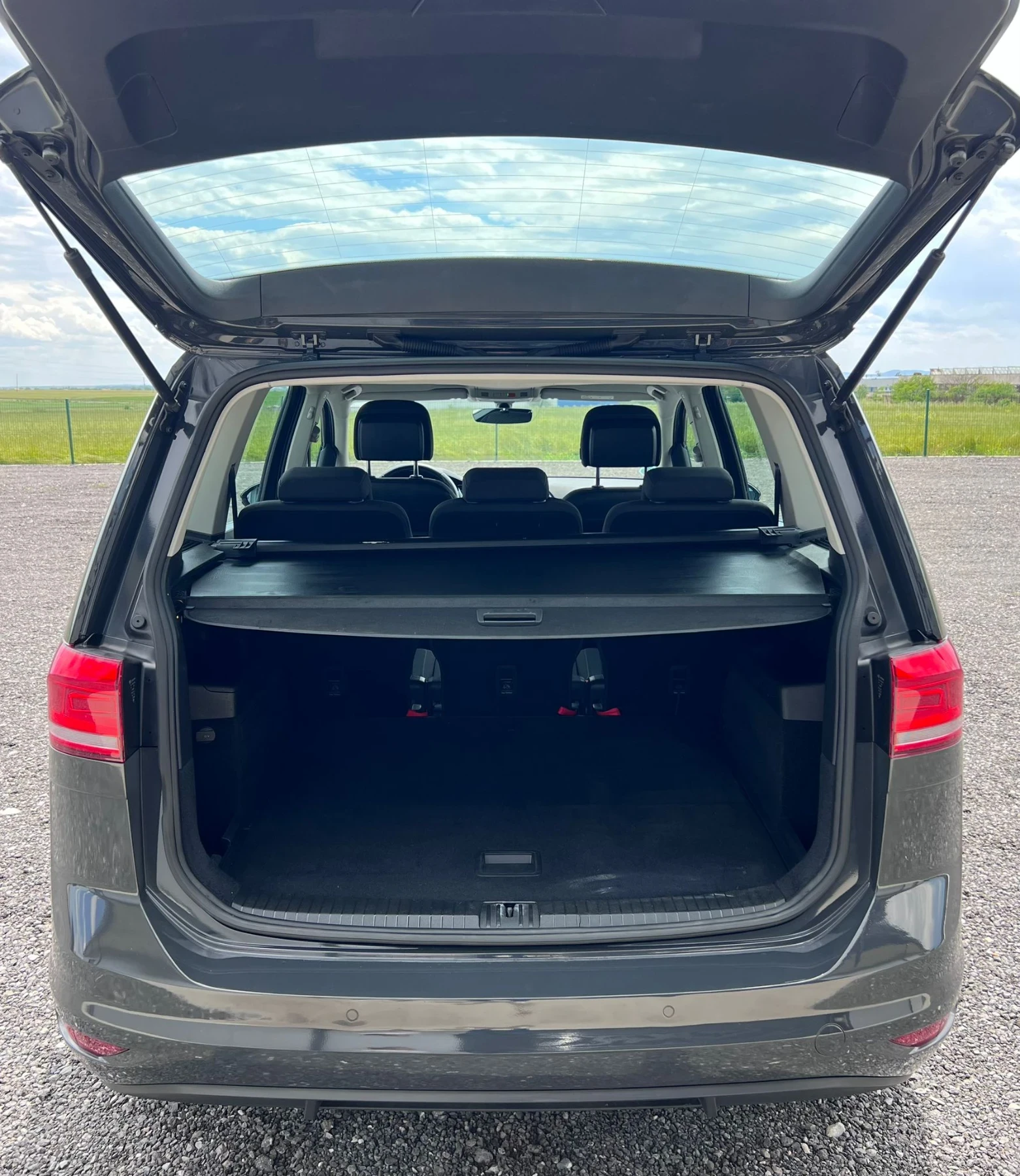 VW Touran 2.0TDI/150кс./EURO 6, снимка 15 - Автомобили и джипове - 54728873