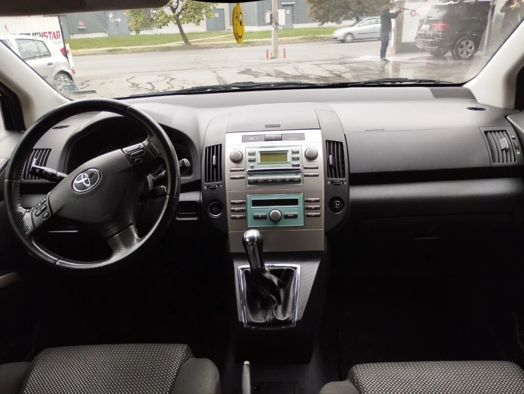 Toyota Corolla verso 7местна, снимка 7 - Автомобили и джипове - 55449923