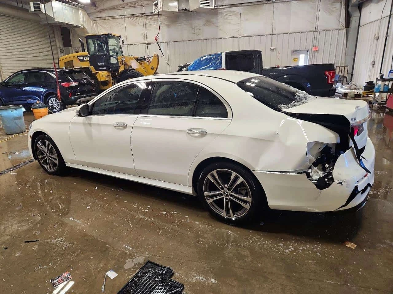 Mercedes-Benz E 350 * CARFAX * ОПЦИЯ ЗА ФИНАНСИРАНЕ, снимка 2 - Автомобили и джипове - 55557277