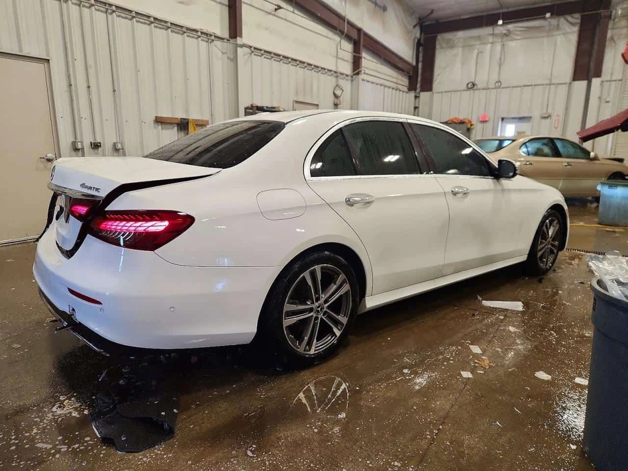 Mercedes-Benz E 350 * CARFAX * ОПЦИЯ ЗА ФИНАНСИРАНЕ, снимка 3 - Автомобили и джипове - 55557277