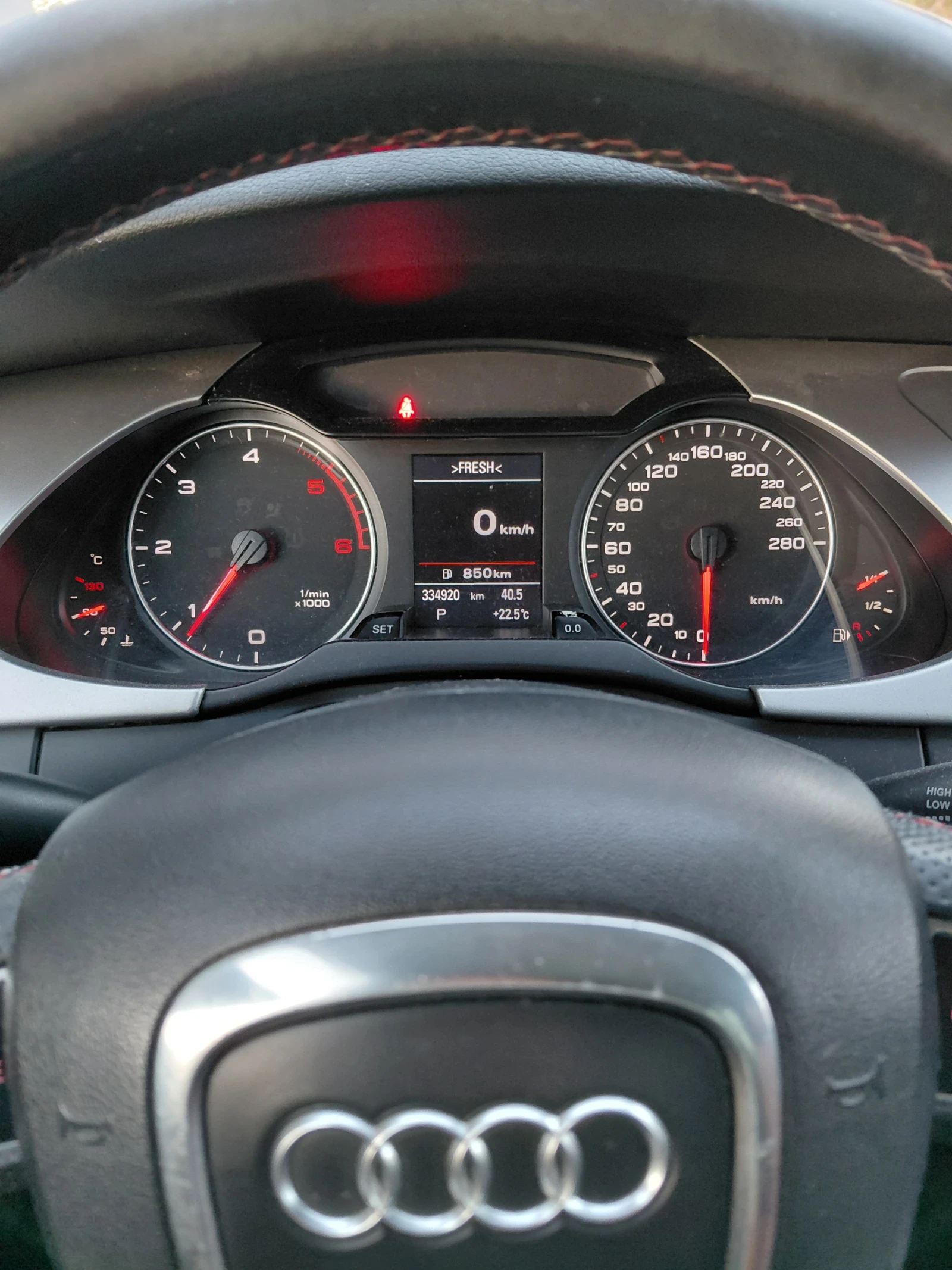 Audi A4 B8 2.0 143кс, снимка 14 - Автомобили и джипове - 55993743