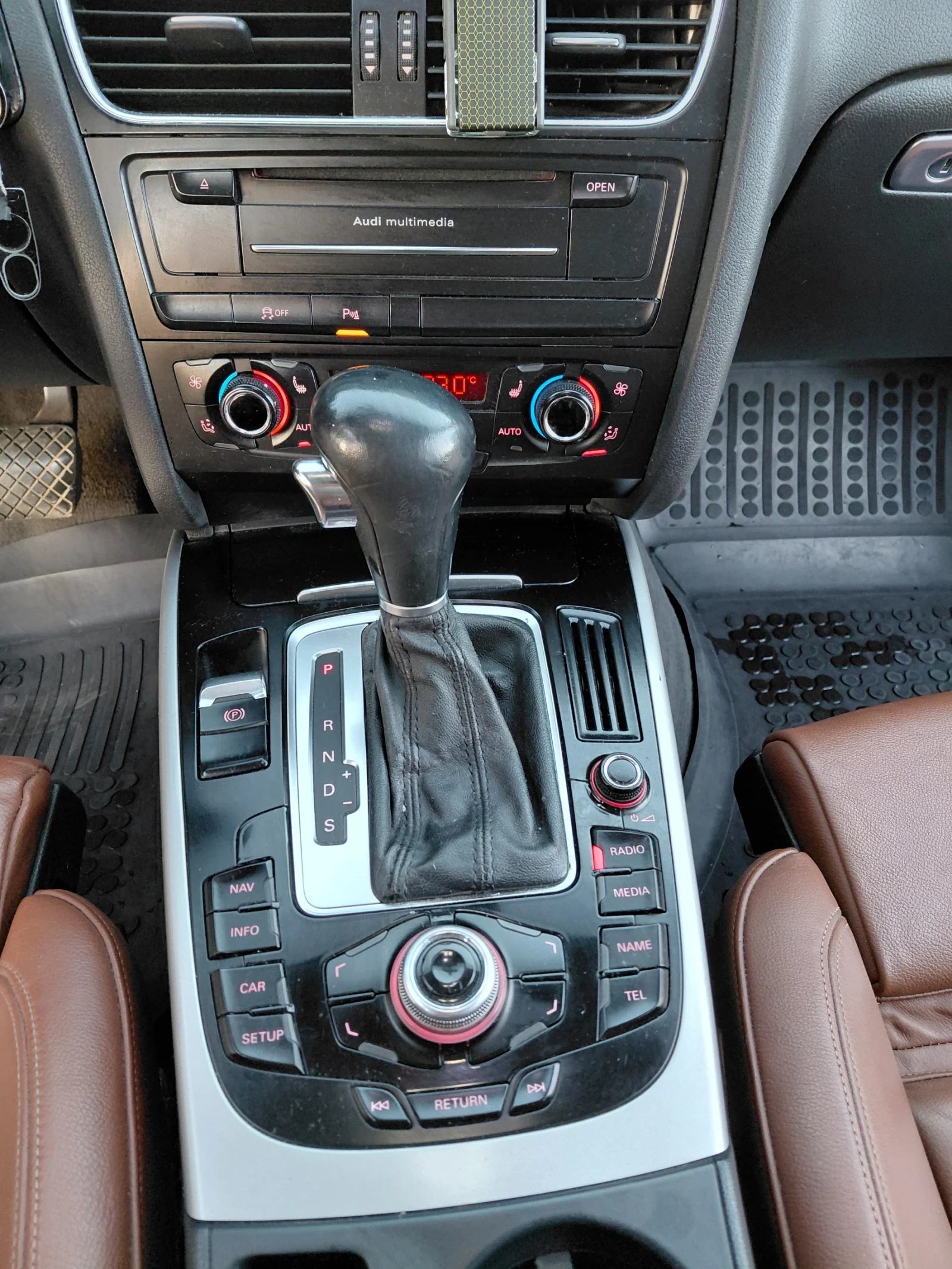 Audi A4 B8 2.0 143кс, снимка 6 - Автомобили и джипове - 55993743