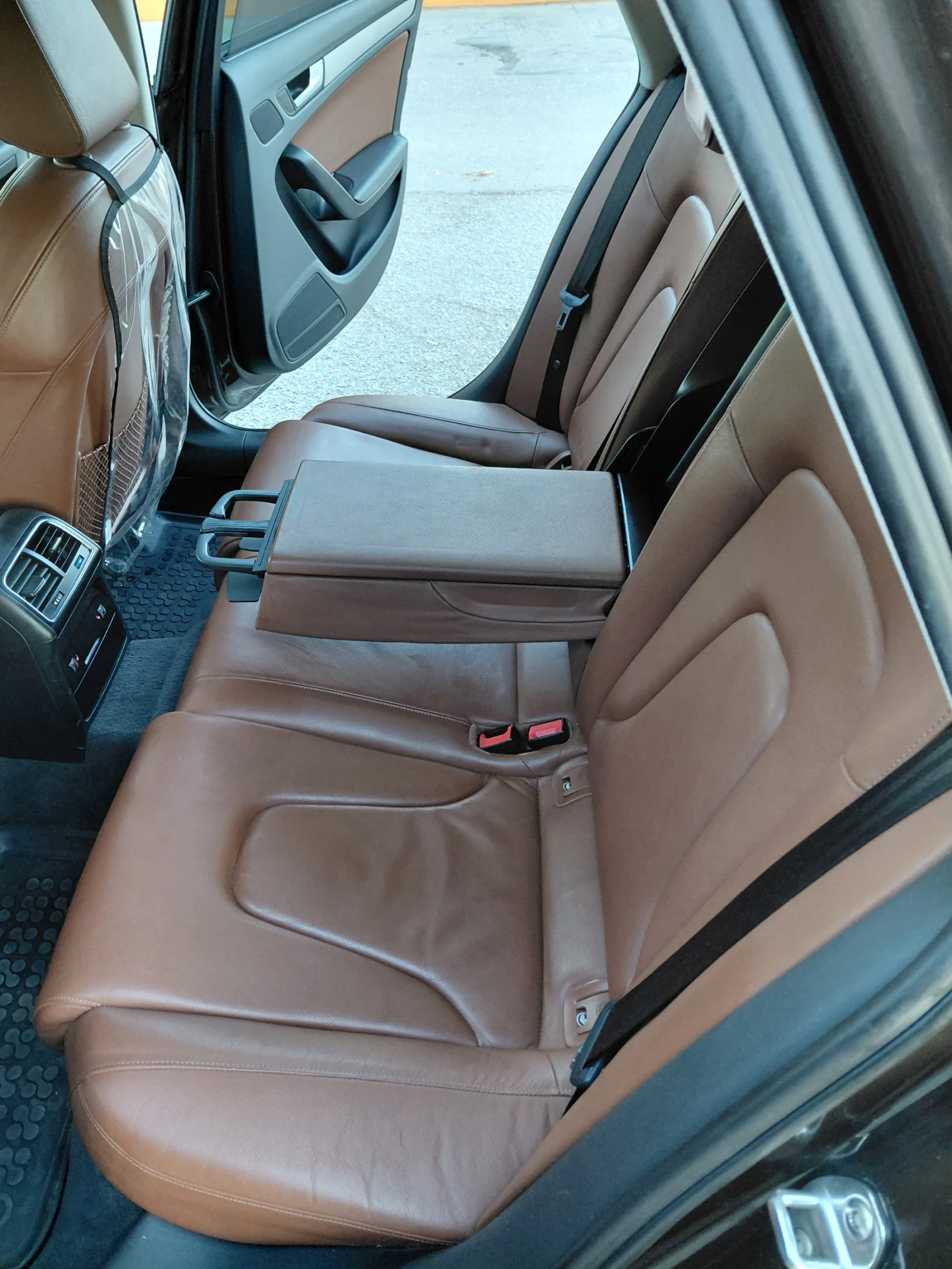 Audi A4 B8 2.0 143кс, снимка 11 - Автомобили и джипове - 55993743