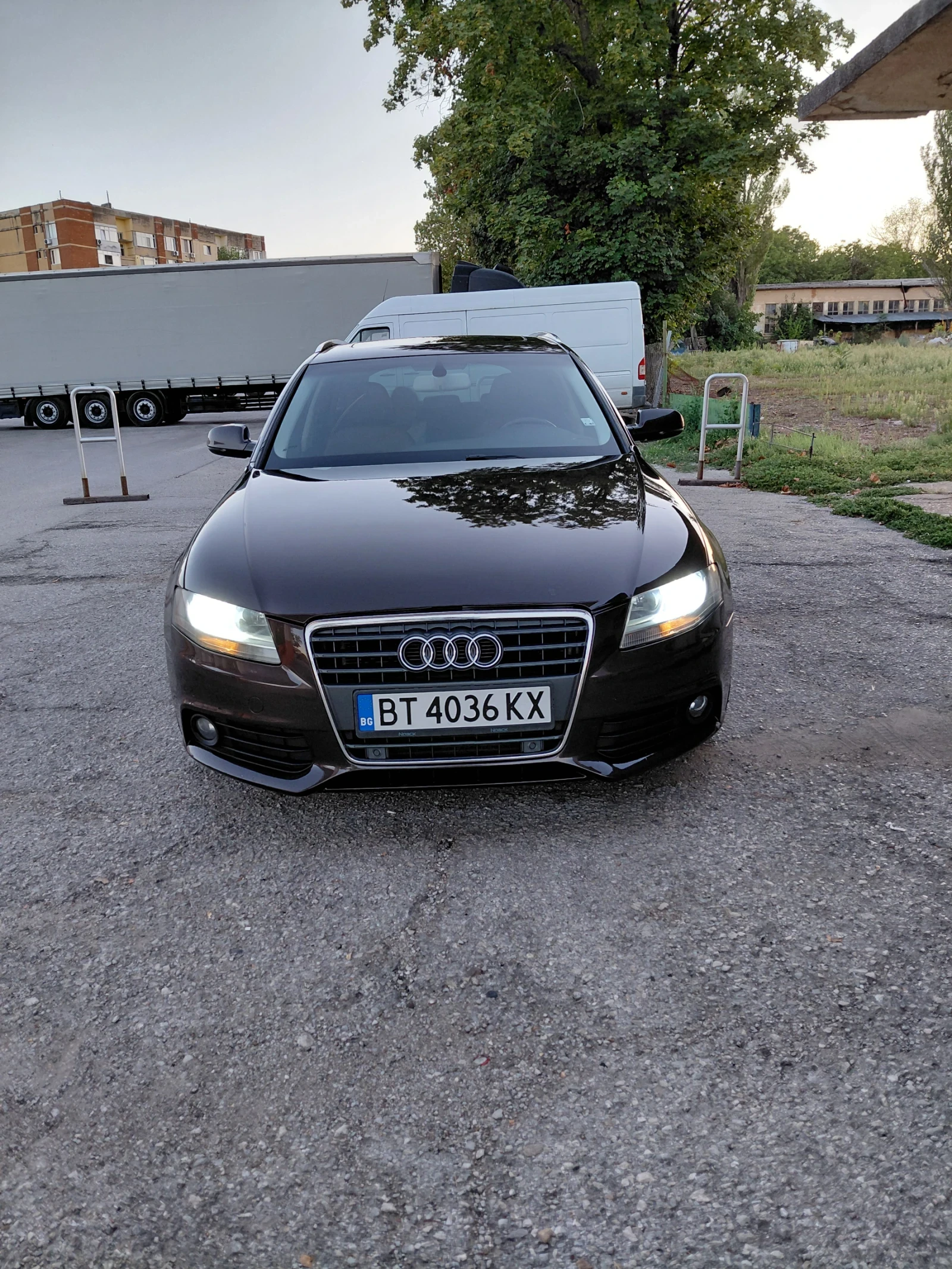 Audi A4 B8 2.0 143кс, снимка 16 - Автомобили и джипове - 55993743