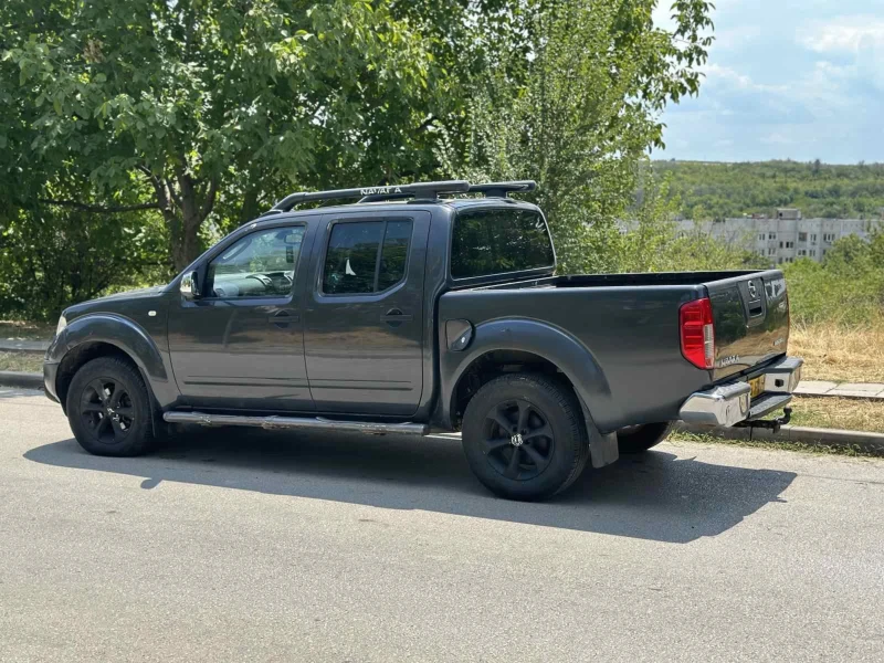 Nissan Navara 2.5 D, снимка 4 - Автомобили и джипове - 48312665