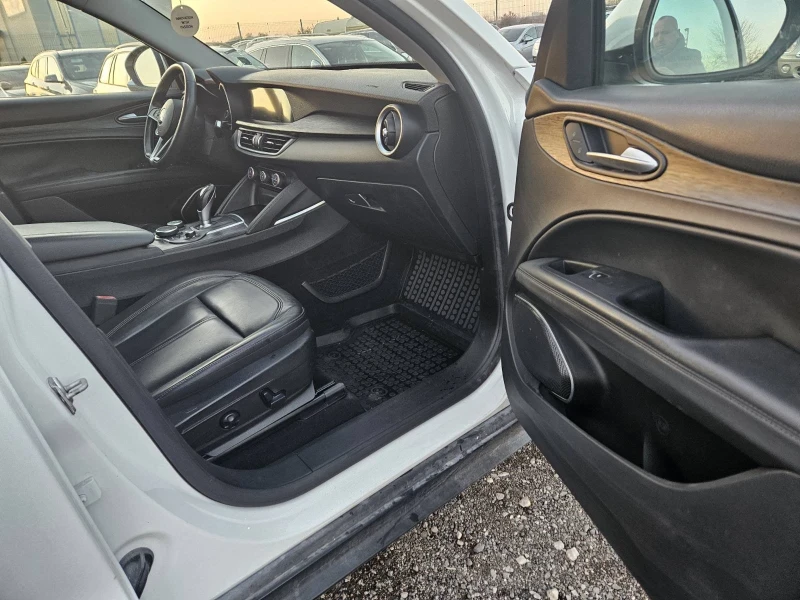 Alfa Romeo Stelvio, снимка 10 - Автомобили и джипове - 52393945