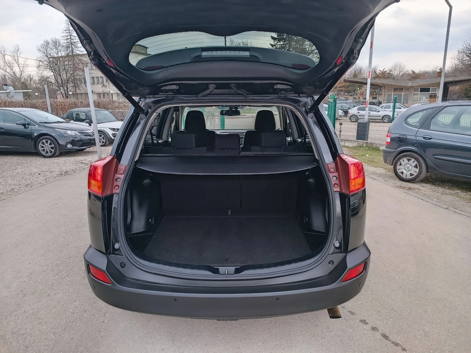 Toyota Rav4 2.0i-151кс-ШВЕЙЦАРИЯ-АВТОМАТ-4Х4-NAVI, снимка 5 - Автомобили и джипове - 53917957