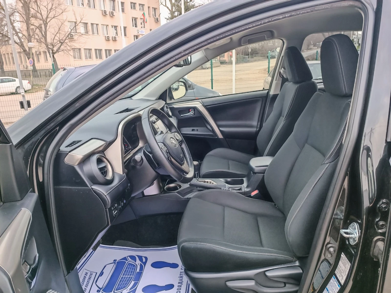 Toyota Rav4 2.0i-151кс-ШВЕЙЦАРИЯ-АВТОМАТ-4Х4-NAVI, снимка 9 - Автомобили и джипове - 53917957