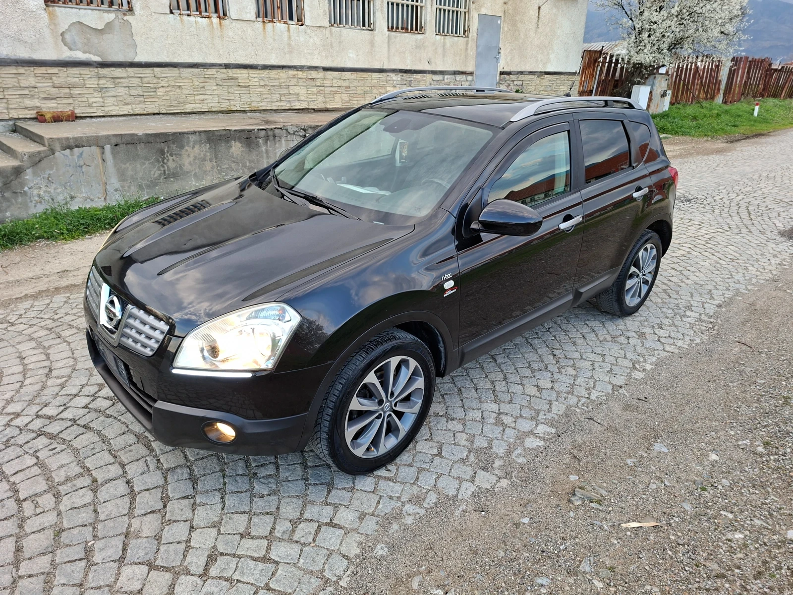 Nissan Qashqai 1.5dci N-tec, снимка 8 - Автомобили и джипове - 54083923