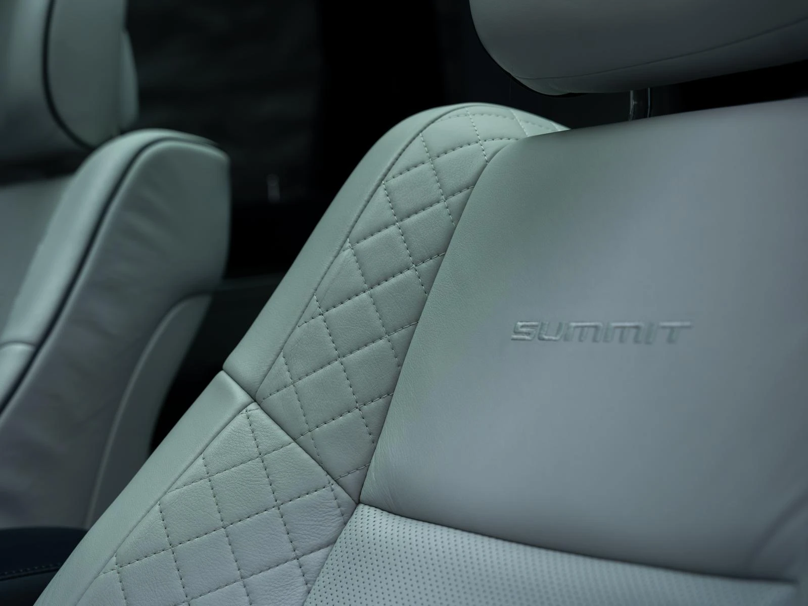 Jeep Grand cherokee SUMMIT* H&K* PANO* CAM* ОБДУХВ* ПОДГРЕВ* NAVI* , снимка 6 - Автомобили и джипове - 54206648