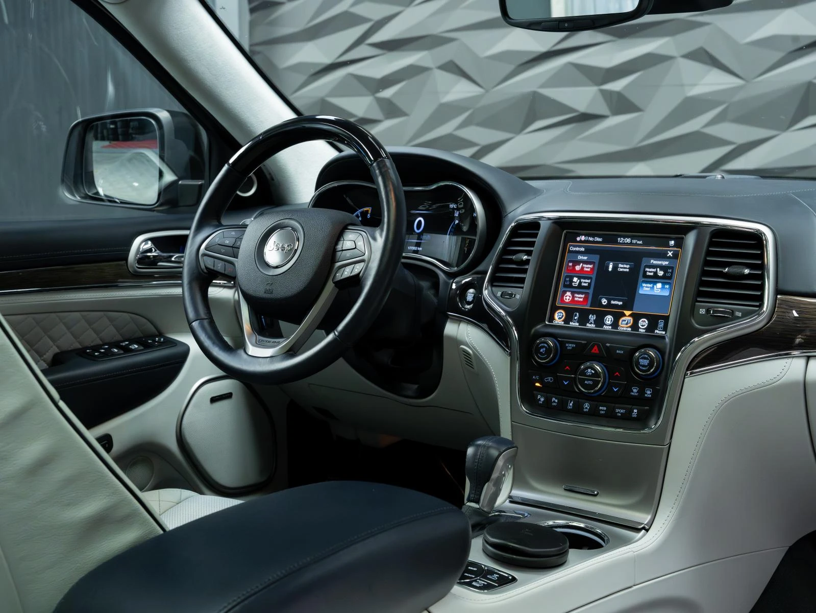 Jeep Grand cherokee SUMMIT* H&K* PANO* CAM* ОБДУХВ* ПОДГРЕВ* NAVI* , снимка 5 - Автомобили и джипове - 54206648