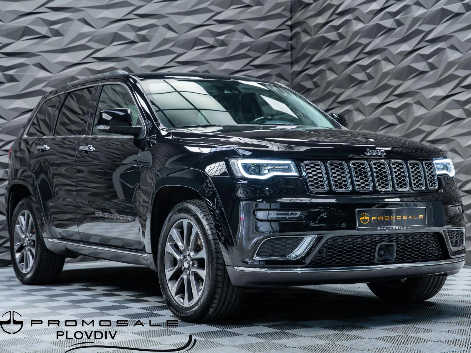 Jeep Grand cherokee SUMMIT* H&K* PANO* CAM* ОБДУХВ* ПОДГРЕВ* NAVI* 