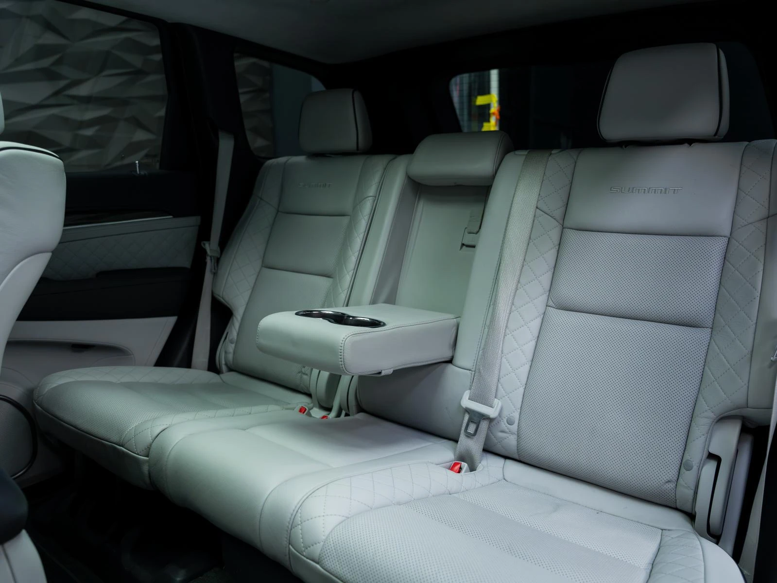 Jeep Grand cherokee SUMMIT* H&K* PANO* CAM* ОБДУХВ* ПОДГРЕВ* NAVI* , снимка 10 - Автомобили и джипове - 54206648