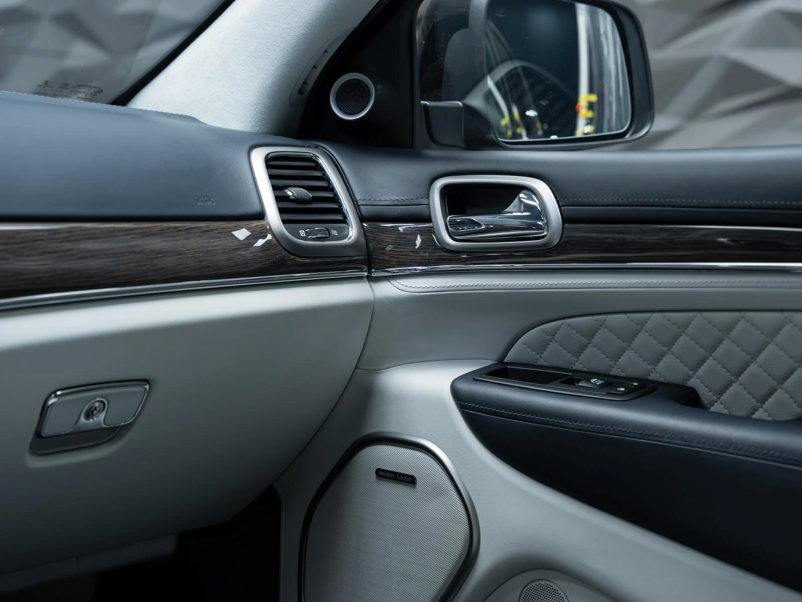 Jeep Grand cherokee SUMMIT* H&K* PANO* CAM* ОБДУХВ* ПОДГРЕВ* NAVI* , снимка 11 - Автомобили и джипове - 54206648