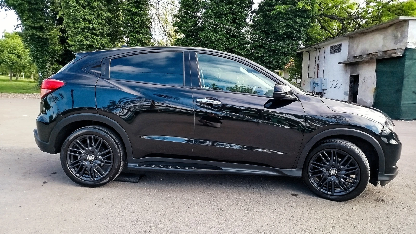 Honda Hr-v Black Edition 1.5 i-VTEC, снимка 8 - Автомобили и джипове - 54592004