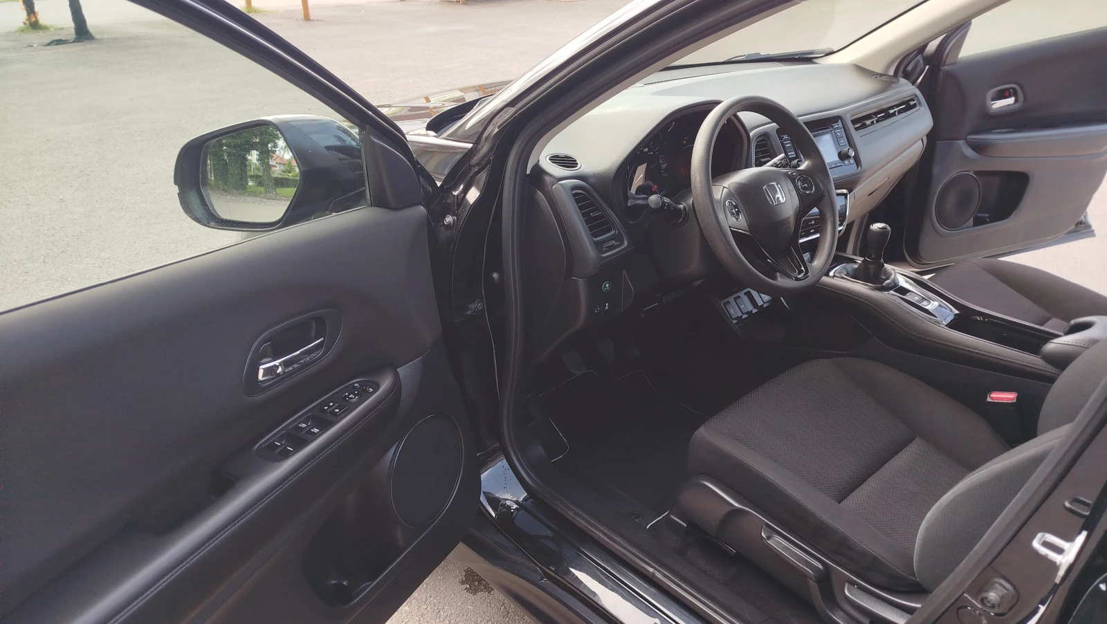 Honda Hr-v Black Edition 1.5 i-VTEC, снимка 9 - Автомобили и джипове - 54592004