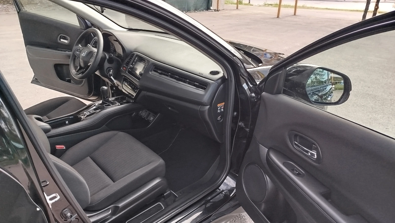 Honda Hr-v Black Edition 1.5 i-VTEC, снимка 12 - Автомобили и джипове - 54592004