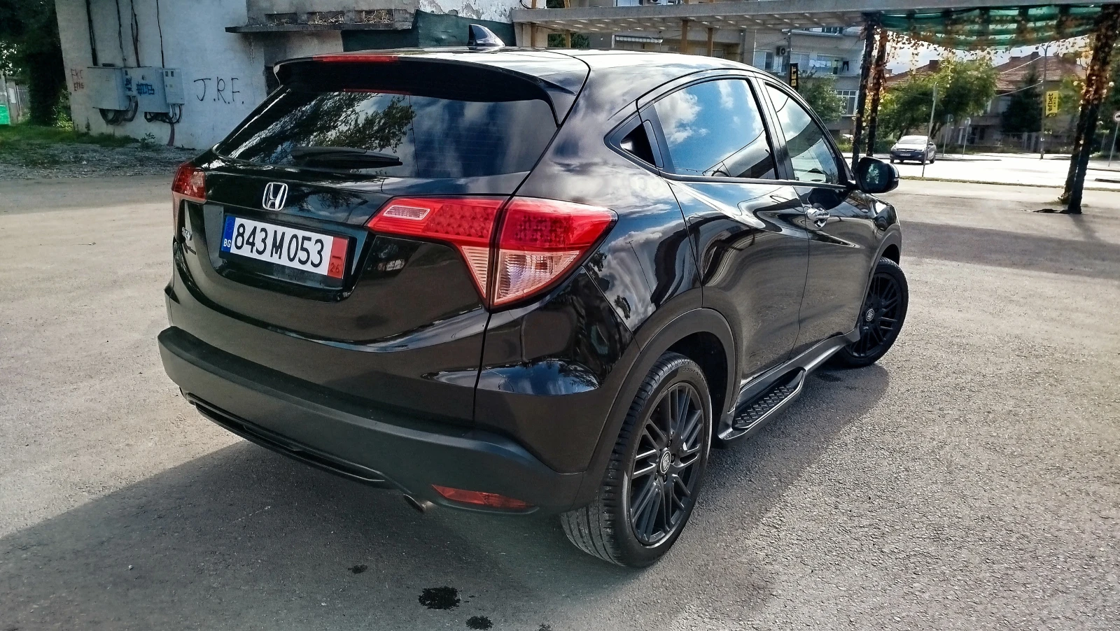 Honda Hr-v Black Edition 1.5 i-VTEC, снимка 4 - Автомобили и джипове - 54592004