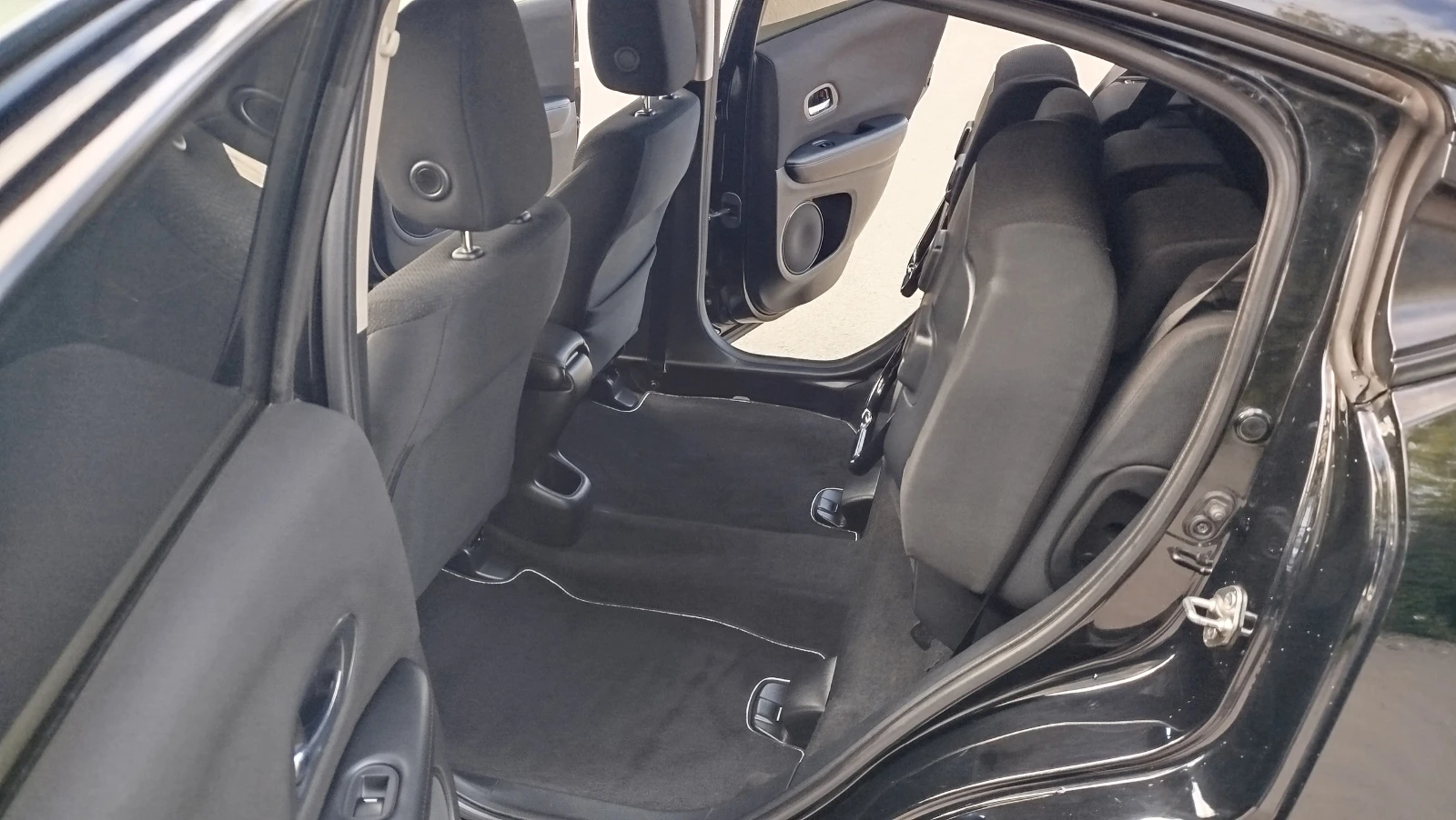 Honda Hr-v Black Edition 1.5 i-VTEC, снимка 14 - Автомобили и джипове - 54592004