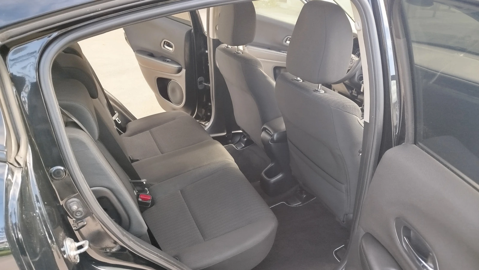 Honda Hr-v Black Edition 1.5 i-VTEC, снимка 16 - Автомобили и джипове - 54592004