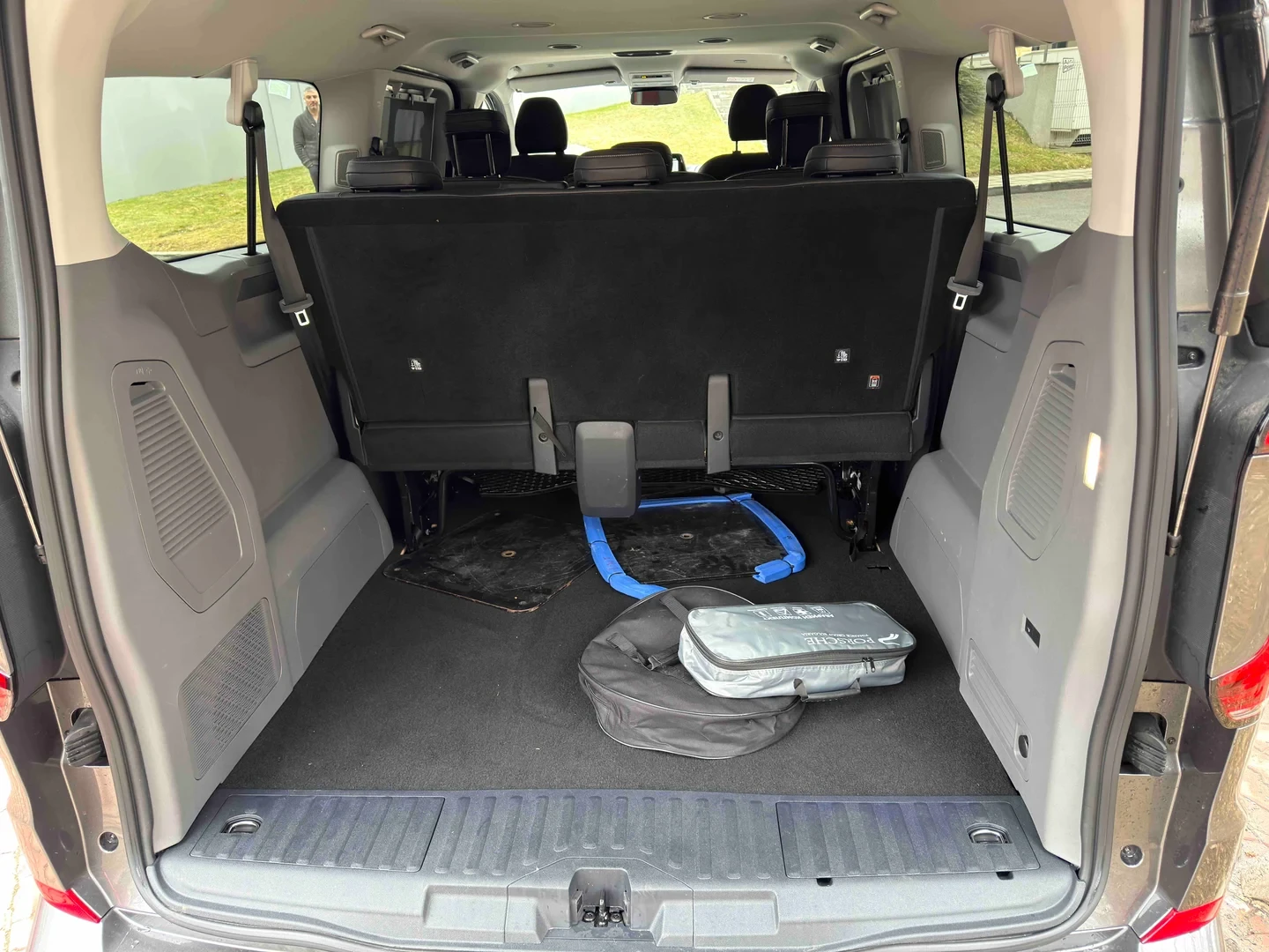 VW Caravelle e-Caravelle Style L 70 kWh 210 kW, снимка 11 - Бусове и автобуси - 56294555