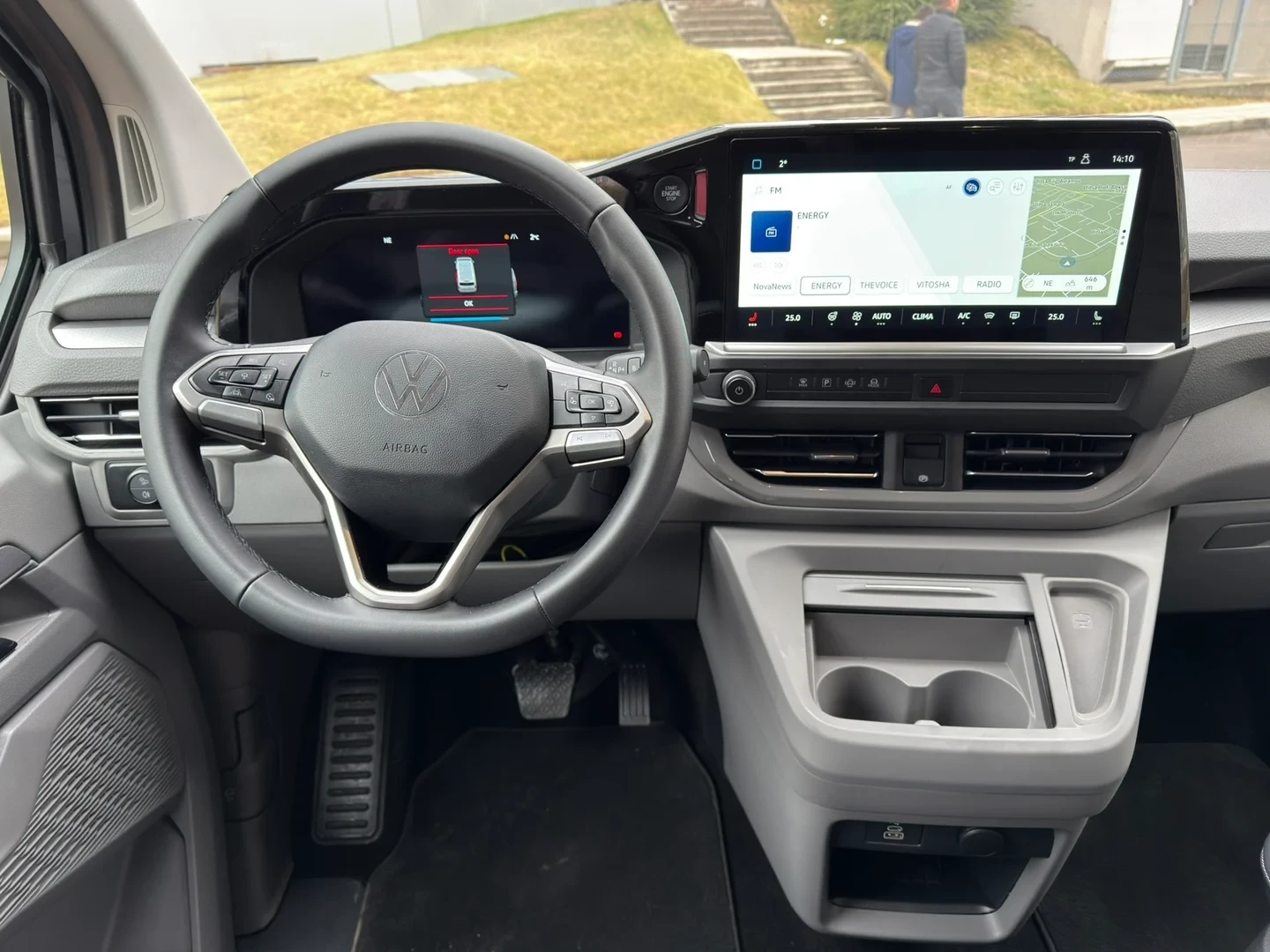 VW Caravelle e-Caravelle Style L 70 kWh 210 kW, снимка 5 - Бусове и автобуси - 56294555