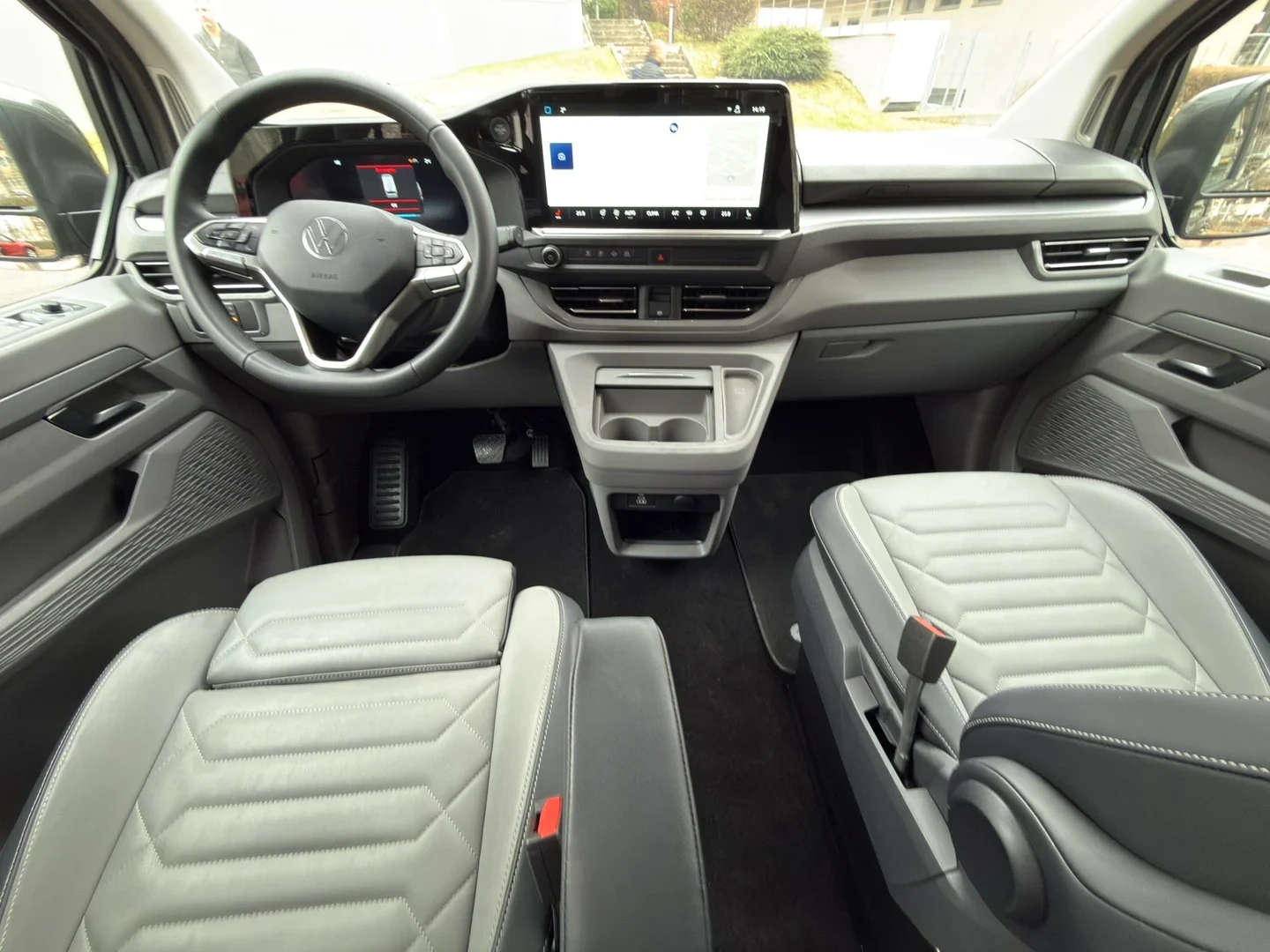 VW Caravelle e-Caravelle Style L 70 kWh 210 kW, снимка 6 - Бусове и автобуси - 56294555