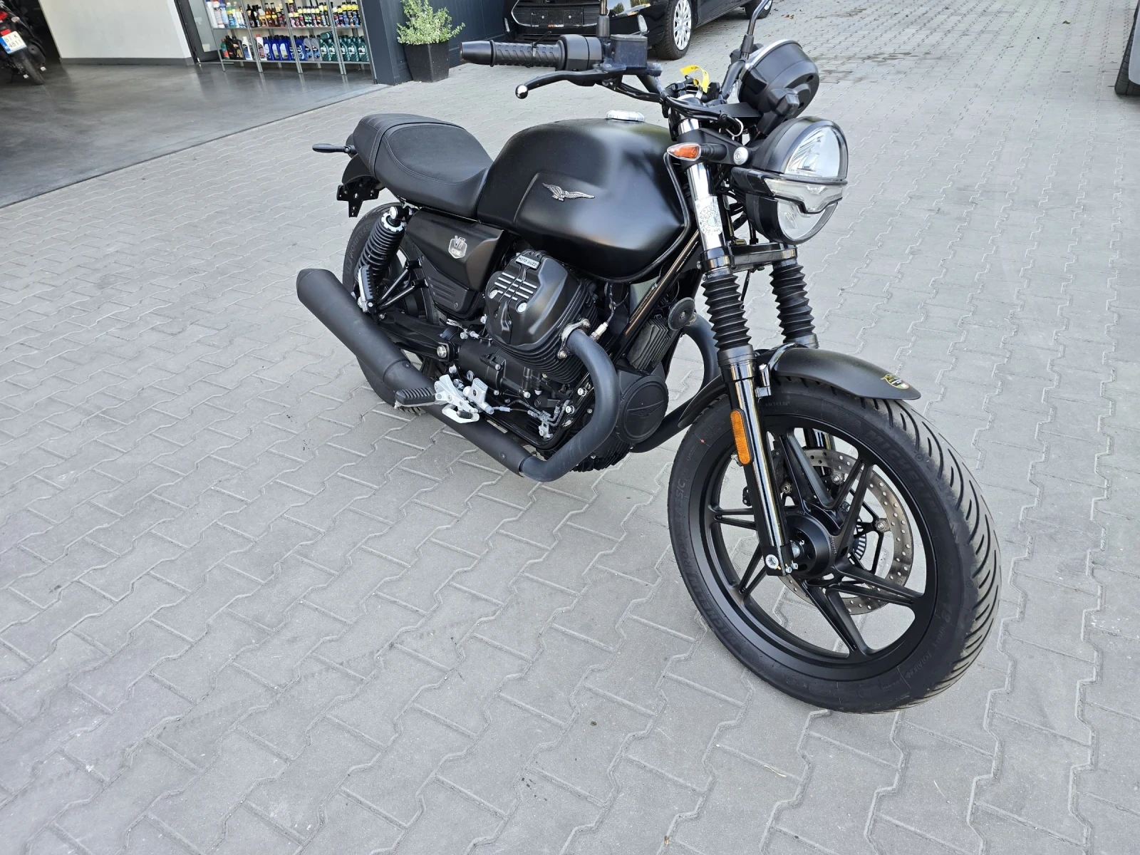 Moto Guzzi V V7 Stoune 2025