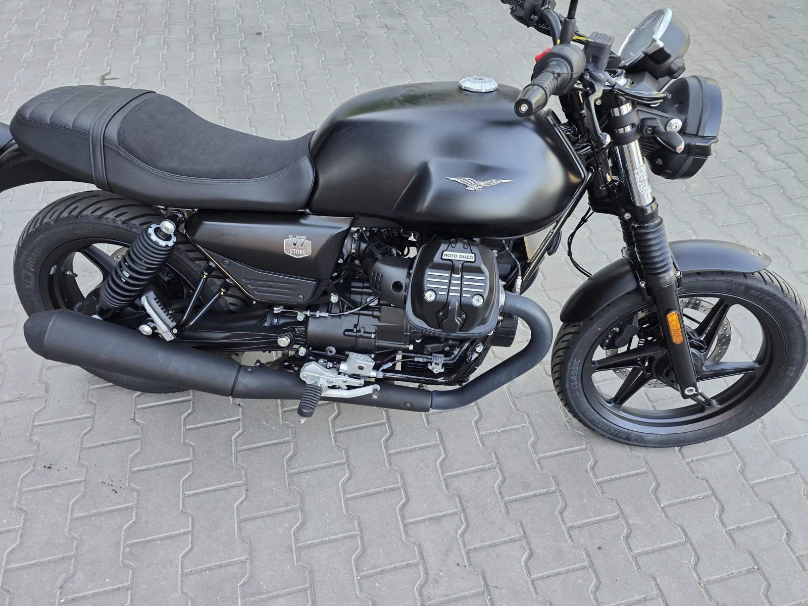 Moto Guzzi V V7 Stoune 2025, снимка 2 - Мотоциклети и мототехника - 55303749
