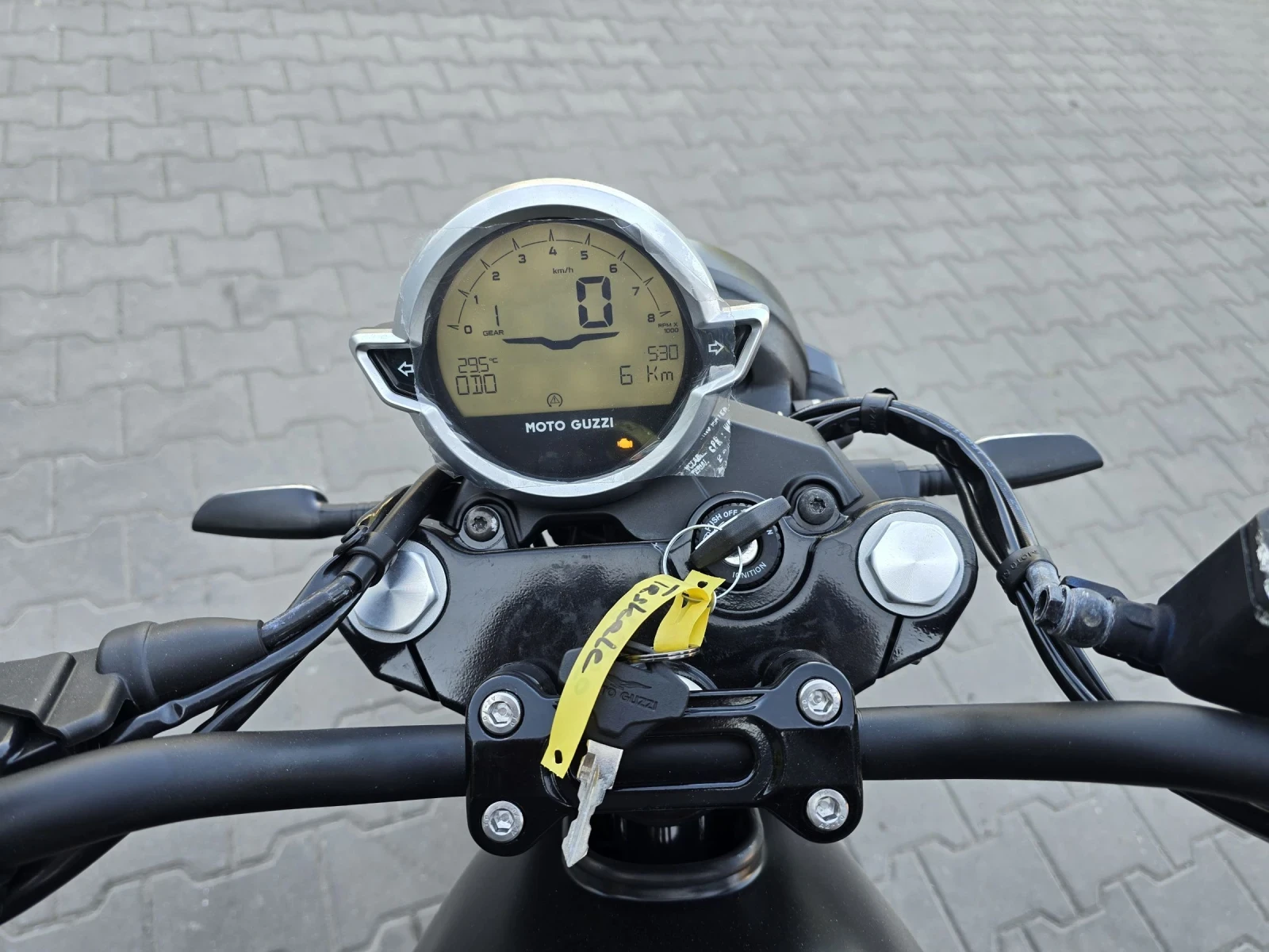 Moto Guzzi V V7 Stoune 2025, снимка 9 - Мотоциклети и мототехника - 55303749