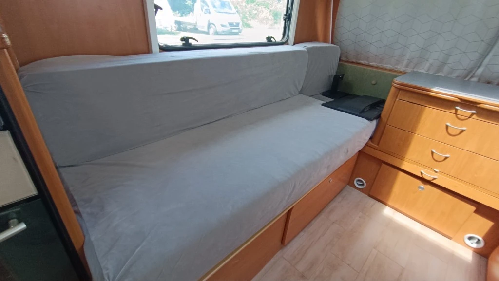 Каравана Dethleffs Camper 530, снимка 4 - Каравани и кемпери - 55008204