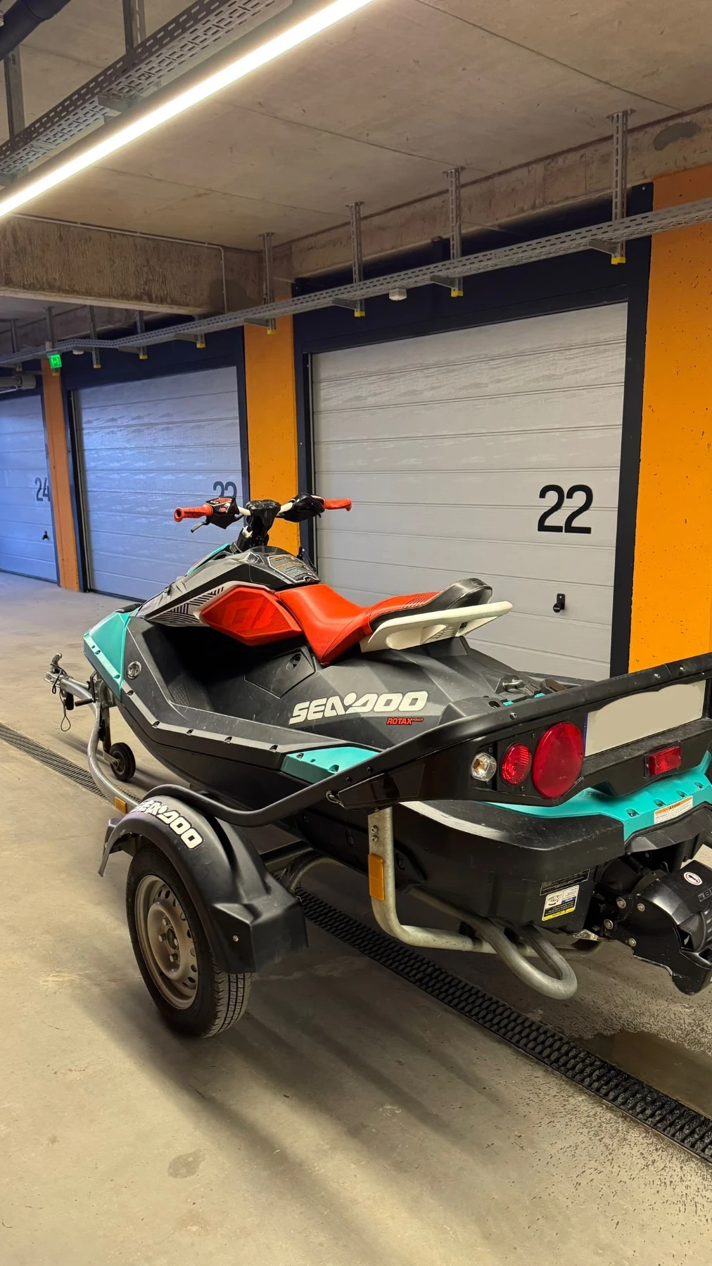 Джет Bombardier Sea Doo Spark Trixx 2 Up 2017, снимка 3 - Воден транспорт - 53489632