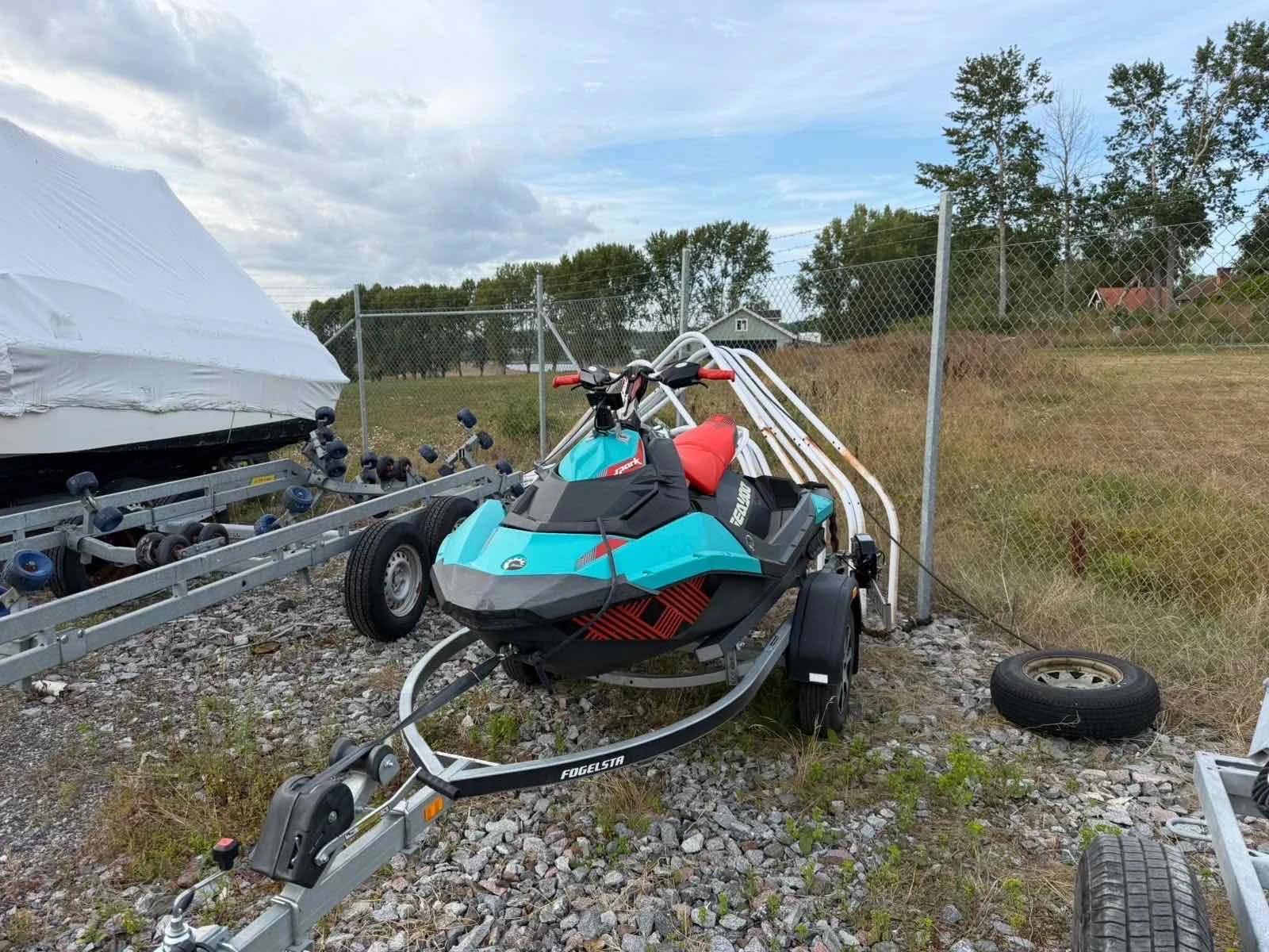 Джет Bombardier Sea Doo Spark Trixx 2 Up 2017, снимка 2 - Воден транспорт - 53489632