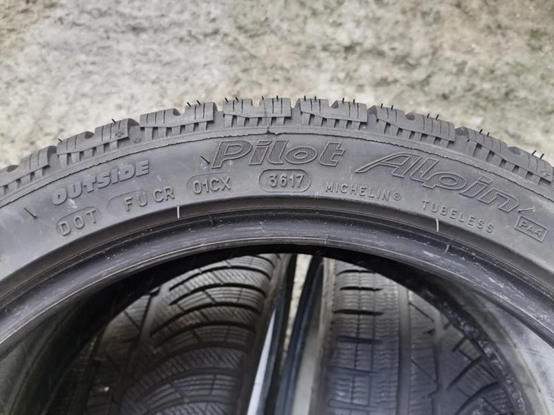 Гуми Зимни 225/40R18, снимка 7 - Гуми и джанти - 31187351