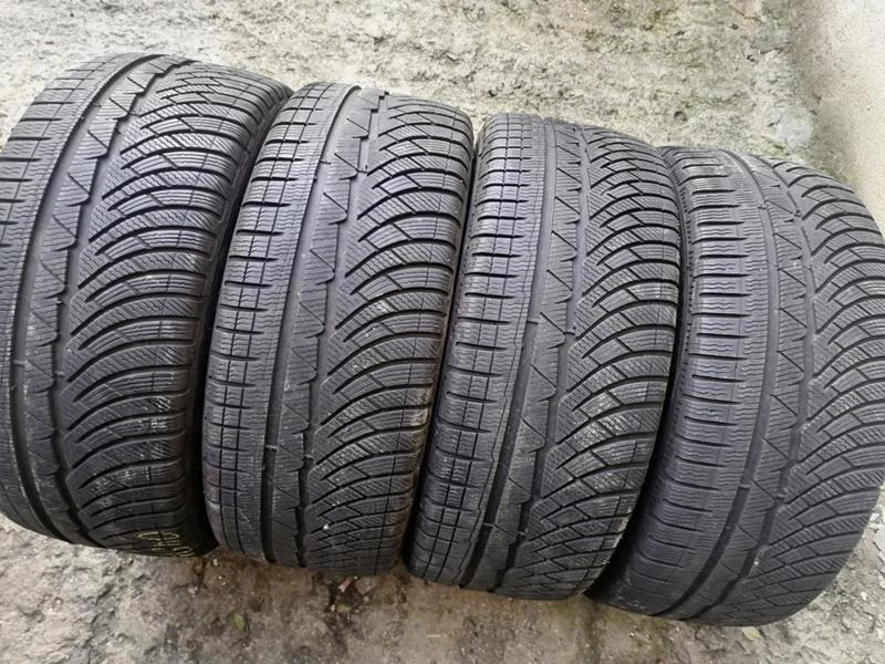 Гуми Зимни 225/40R18, снимка 3 - Гуми и джанти - 31187351