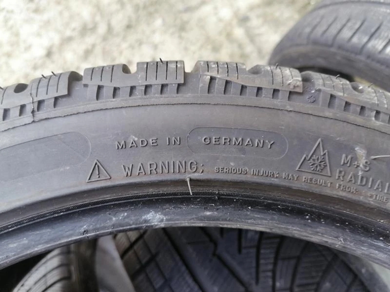 Гуми Зимни 225/40R18, снимка 8 - Гуми и джанти - 31187351