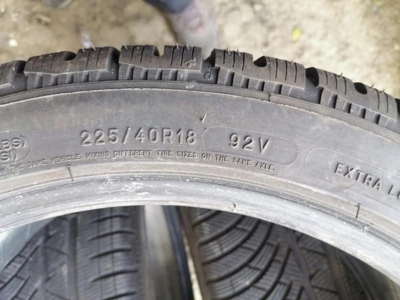 Гуми Зимни 225/40R18, снимка 9 - Гуми и джанти - 31187351