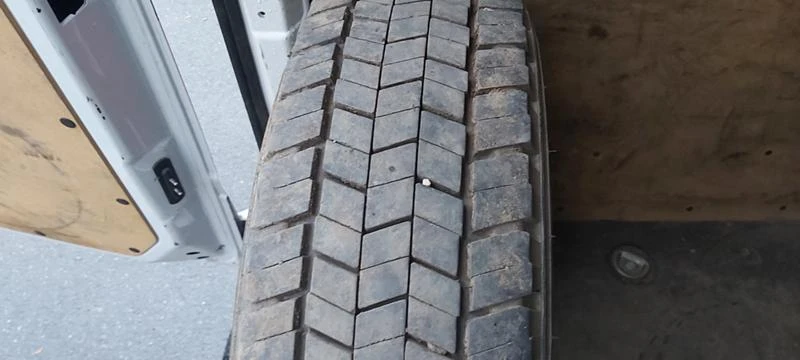 Гуми Летни 215/75R17.5, снимка 1 - Гуми и джанти - 41999523