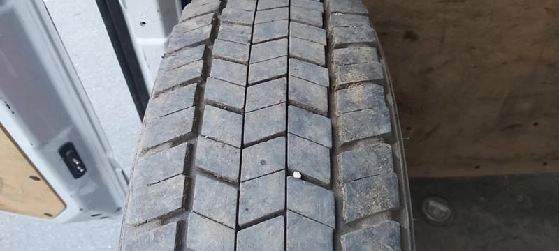 Гуми Летни 215/75R17.5, снимка 3 - Гуми и джанти - 41999523