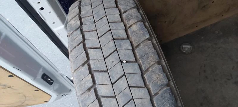 Гуми Летни 215/75R17.5, снимка 2 - Гуми и джанти - 41999523