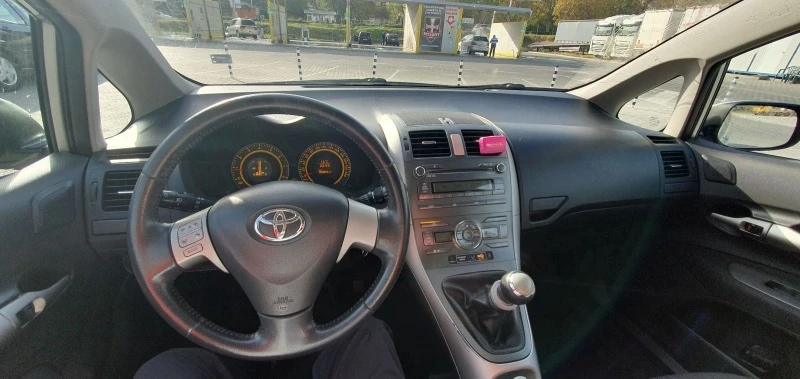 Toyota Auris 1.4 VVT-i 16v, снимка 9 - Автомобили и джипове - 48362426