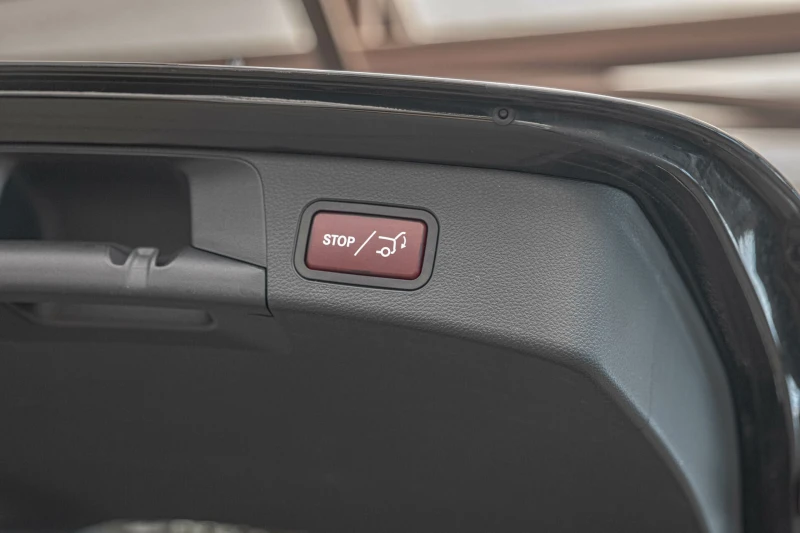 Mercedes-Benz C 220 4MATIC/Панорама/Подгрев/Collision Prevention Assis, снимка 8 - Автомобили и джипове - 51294132