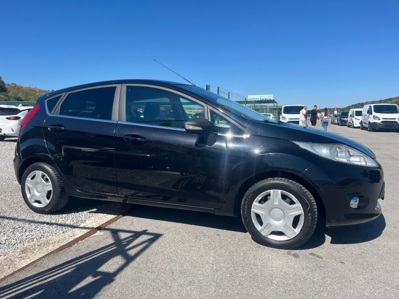 Ford Fiesta Автоматик, снимка 2 - Автомобили и джипове - 51794902