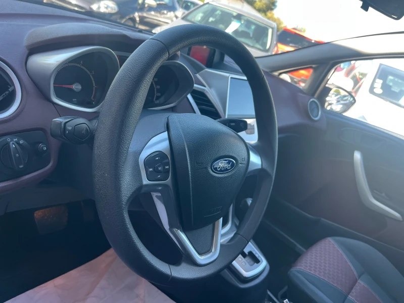 Ford Fiesta Автоматик, снимка 10 - Автомобили и джипове - 51794902