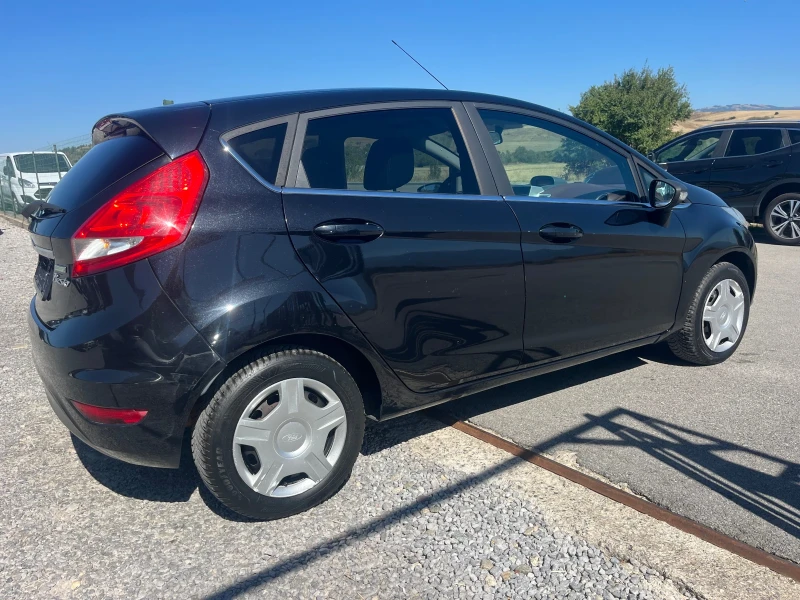 Ford Fiesta Автоматик, снимка 4 - Автомобили и джипове - 51794902