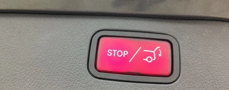 Mercedes-Benz C 300 e AMG.360 KAMERA.LED.ACC.PANORAMA, снимка 16 - Автомобили и джипове - 52955484