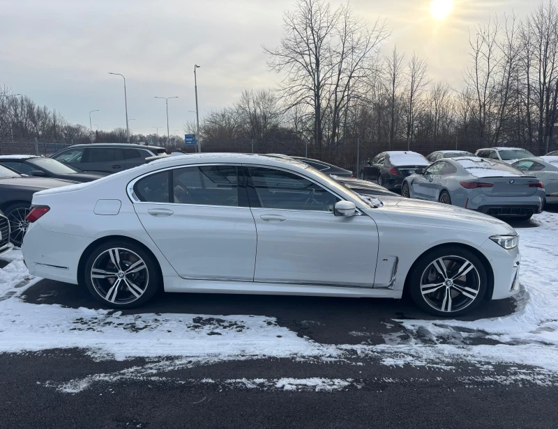 BMW 750 xDrive M-Sport, снимка 2 - Автомобили и джипове - 53009074